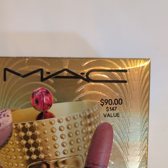 MAC Cosmetics Stay Curious Lipstick Set - Picture 2 of 13